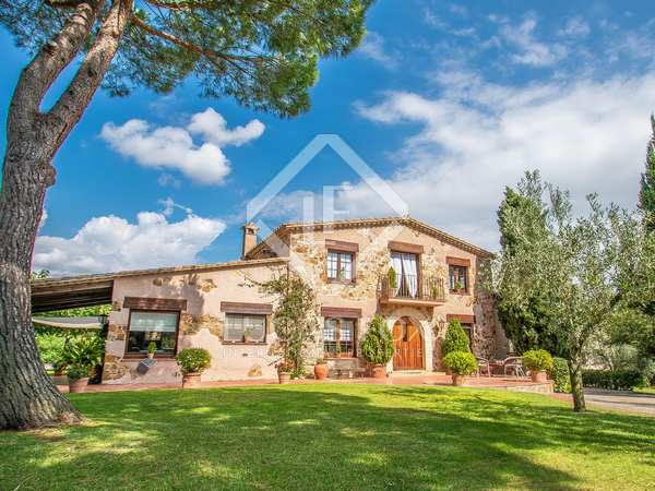 429m² house / villa with 6,300m² garden for sale in Sant Feliu