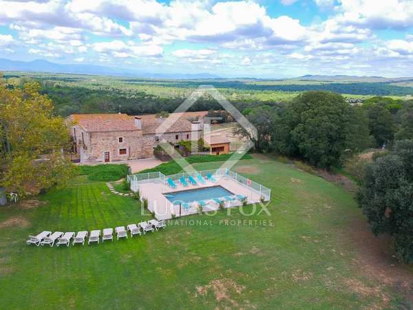 1,152m² country house with 4,600m² garden for sale in El Gironés