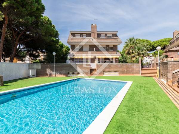 Villa van 176m² te koop in La Pineda, Barcelona