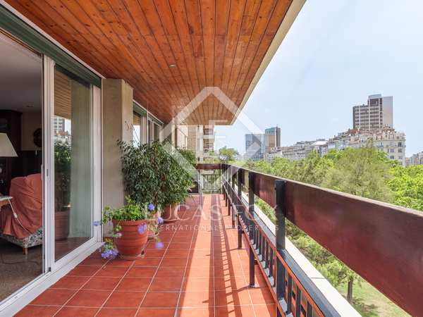 215m² apartment with 31m² terrace for sale in Turó Park