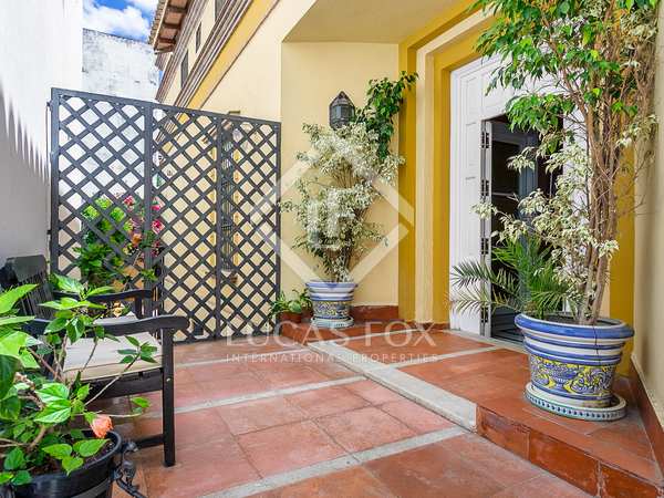 428m² house / villa with 50m² terrace for sale in Sevilla