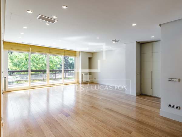 Appartement van 240m² te huur met 17m² terras in Moncloa / Argüelles