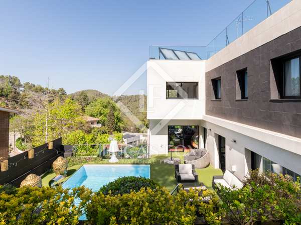 Villa van 522m² te koop met 85m² terras in La Floresta