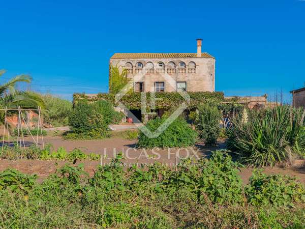 Casa / villa de 834m² con 3,809m² de jardín en venta en Baix Empordà