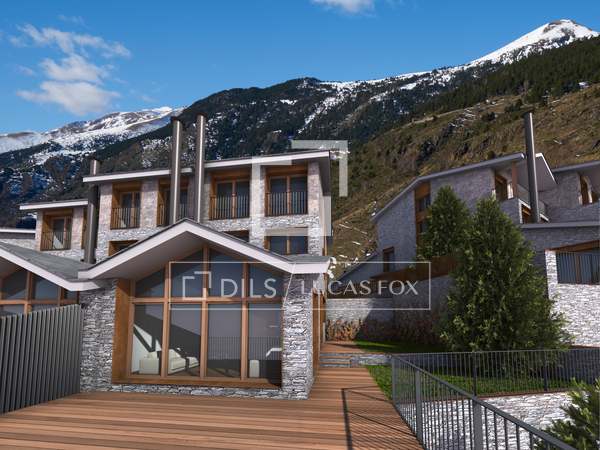 Casa / Vila de 255m² with 51m² Jardim à venda em Grandvalira Ski area