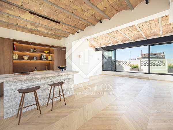 186m² penthouse with 27m² terrace for sale in Eixample Right