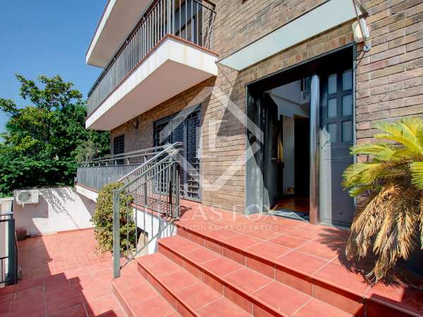 294m² house / villa with 169m² terrace for sale in Sant Just