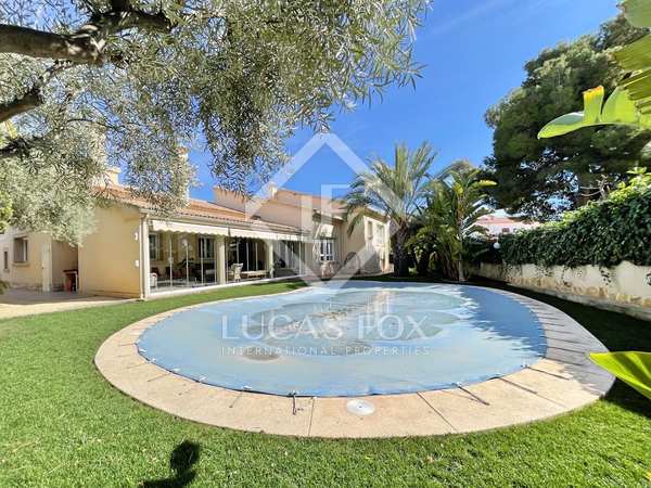 Villa van 375m² te koop met 25m² terras in Playa Muchavista