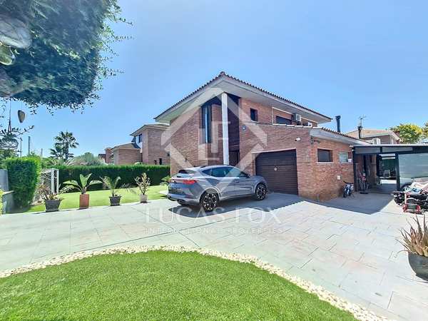 244m² house / villa with 20m² terrace for sale in Vilanova i la Geltrú