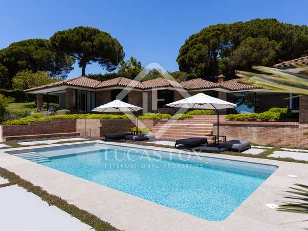 584m² house / villa with 1,800m² garden for sale in Sant Andreu de Llavaneres