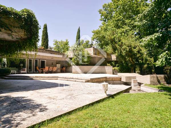 Casa / villa di 1,077m² in vendita a Pozuelo, Madrid