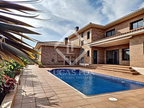 412m² house / villa with 485m² garden for sale in Cunit