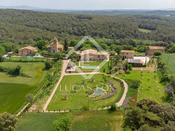masía de 1,153m² con 7,000m² de jardín en venta en Pla de l'Estany