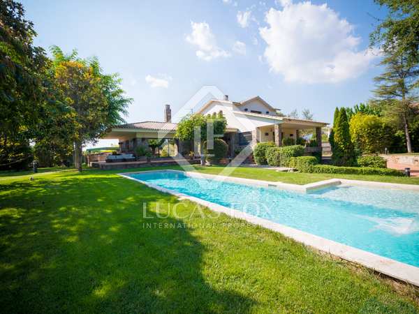 317m² house / villa with 1,499m² garden for sale in bellaterra