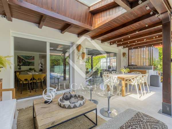 370m² house / villa with 270m² garden for sale in Aravaca