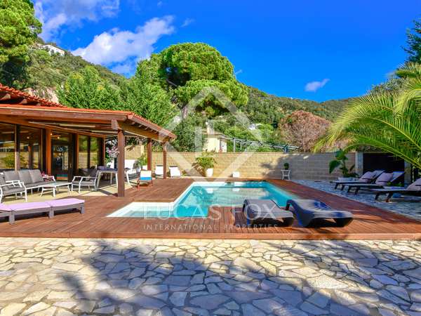 298m² house / villa with 22m² terrace for sale in Santa Cristina