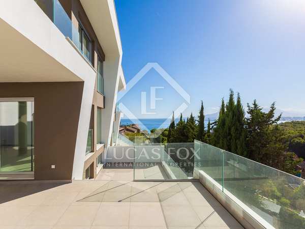 Huis / Villa van 400m² te koop met 25m² terras in East Málaga