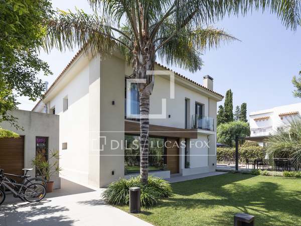 Semi-detached 4-bedroom house with a pool to buy in Terramar