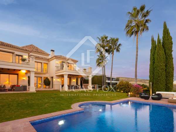 530m² house / villa with 73m² terrace for sale in New Golden Mile