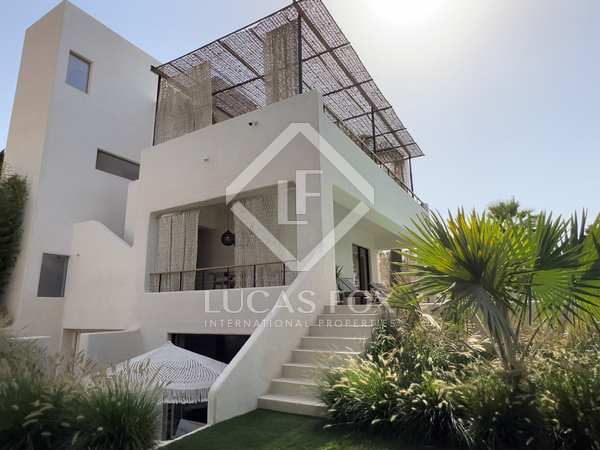 422m² house / villa with 200m² terrace for sale in East Marbella
