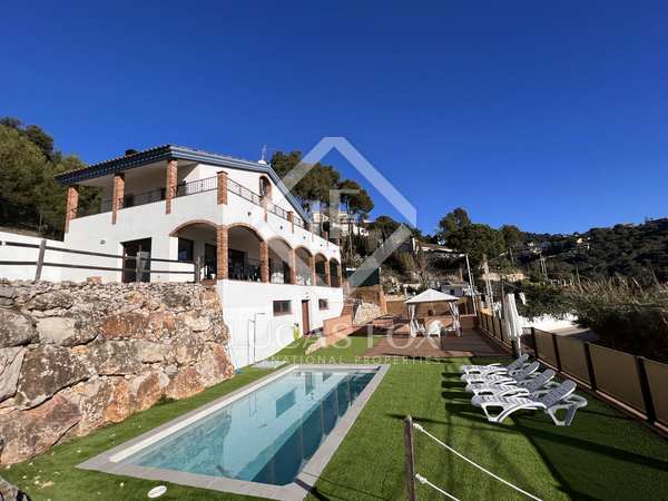 470m² house / villa with 1,012m² garden for sale in Sant Pol de Mar