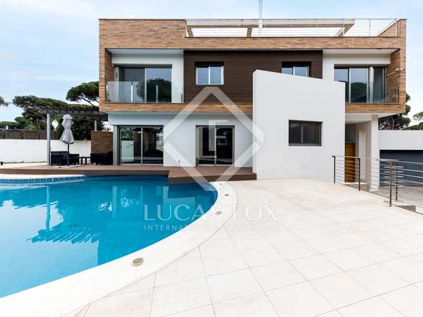 447m² house / villa for sale in La Pineda, Barcelona