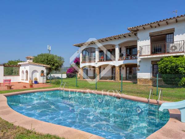 485m² house / villa with 980m² garden for sale in Sant Feliu