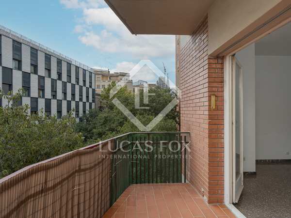 95m² apartment with 6m² terrace for sale in Eixample Right