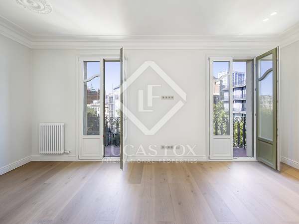 104m² apartment with 9m² terrace for sale in Eixample Left