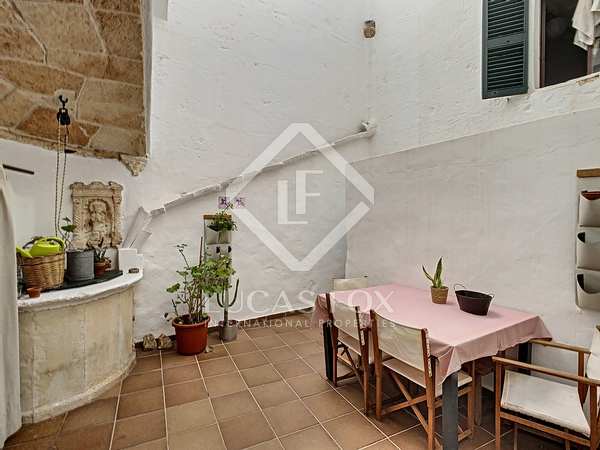 234m² house / villa with 14m² garden for sale in Ciutadella