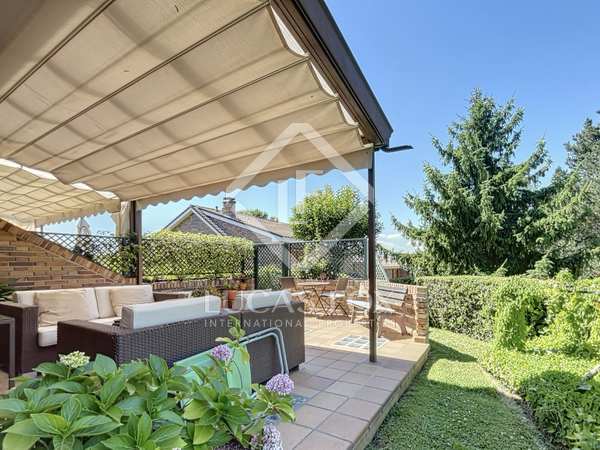 200m² house / villa with 28m² terrace for sale in La Moraleja