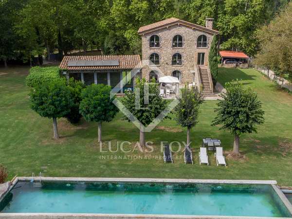 Landhuis van 396m² te koop met 8,000m² Tuin in La Garrotxa