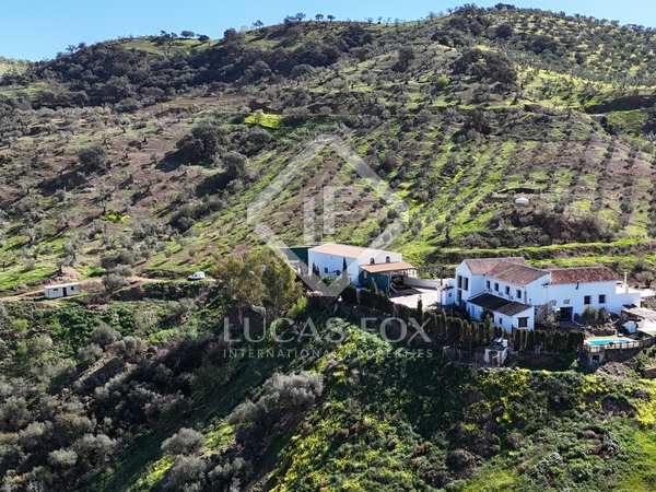 616m² country house with 500m² garden for sale in west-malaga