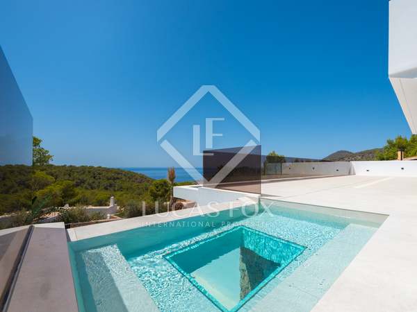 551m² hus/villa med 120m² terrass till salu i San Antonio