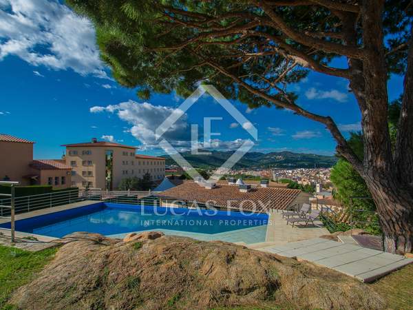 163m² house / villa with 36m² garden for sale in Sant Feliu