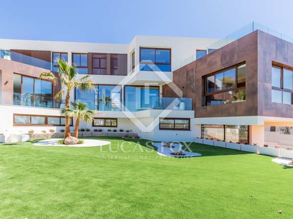 Casa / vil·la de 535m² en venda a Benidorm Poniente