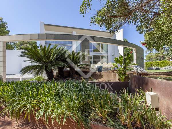 937m² house / villa with 830m² garden for sale in El Bosque / Chiva