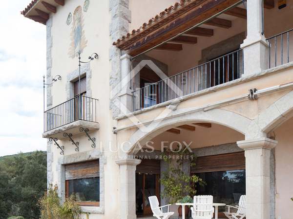 Large stone mansion for sale in Sant Andreu de Llavaneras