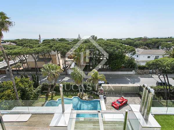 Huis / Villa van 704m² te koop met 743m² Tuin in La Pineda