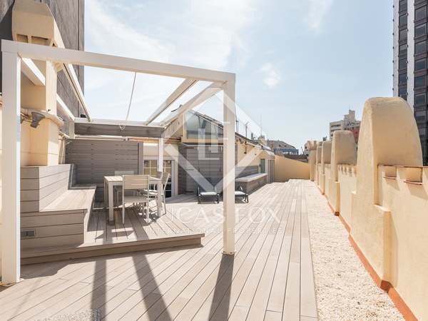 100m² penthouse with 100m² terrace for rent in Eixample Left