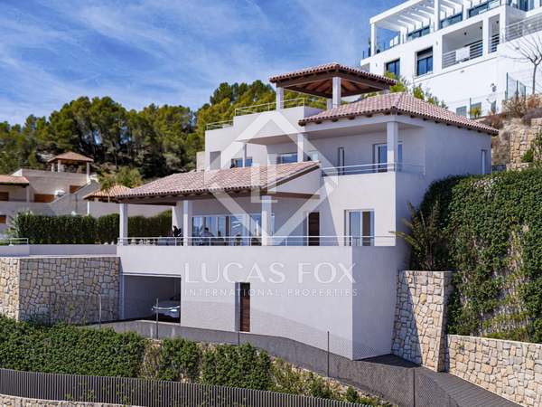 390m² house / villa with 141m² terrace for sale in Altea Town