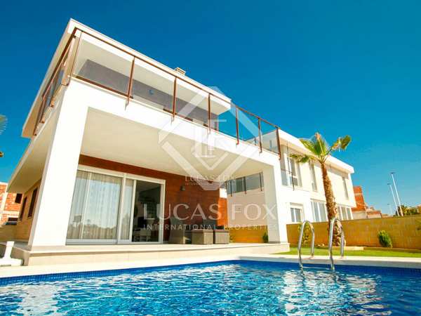 228m² house / villa with 53m² terrace for sale in Gran Alacant