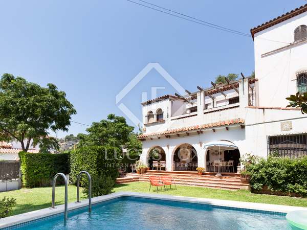 266m² house / villa for sale in La Pineda, Barcelona