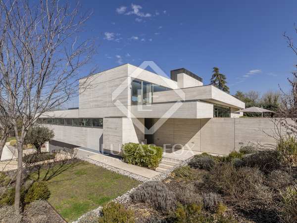 808m² house / villa with 80m² terrace for sale in Pozuelo