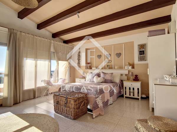 267m² house / villa with 384m² garden for sale in Cunit