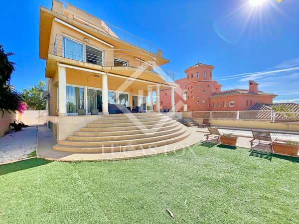 340m² house / villa for sale in Cabo de las Huertas