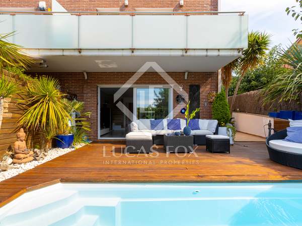 Casa / villa di 275m² in vendita a Tiana, Barcellona