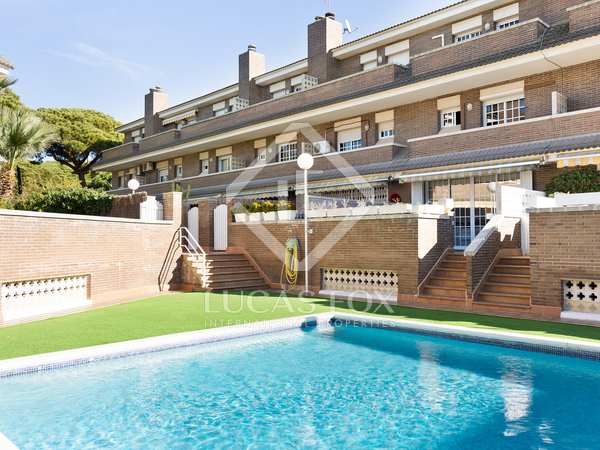 240m² house / villa with 40m² garden for sale in La Pineda