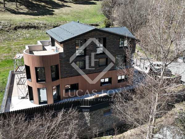 Villa van 980m² te koop met 350m² Tuin in La Massana