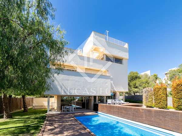 Villa van 383m² te koop in Terramar, Barcelona